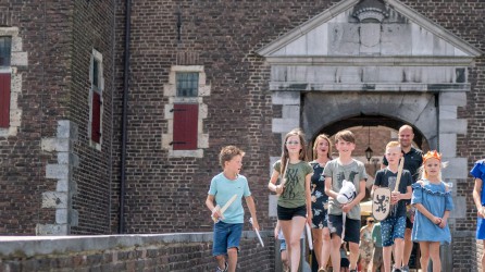 Kasteel Hoensbroek Header vooraanzicht