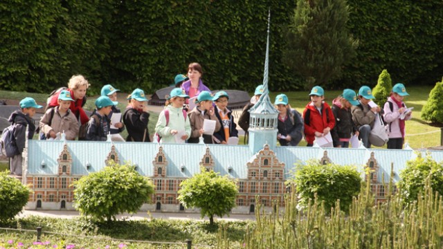 Slide 4 - Mini-Europe