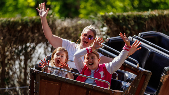 Waarbeek Moeder en dochters