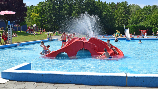 Mosaqua buitenbad glijbaan
